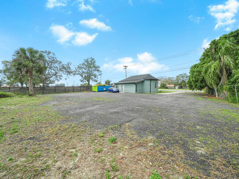 More Photos Of 2520 Lake Alfred Rd, Winter Haven Auto Dealership For Sale
