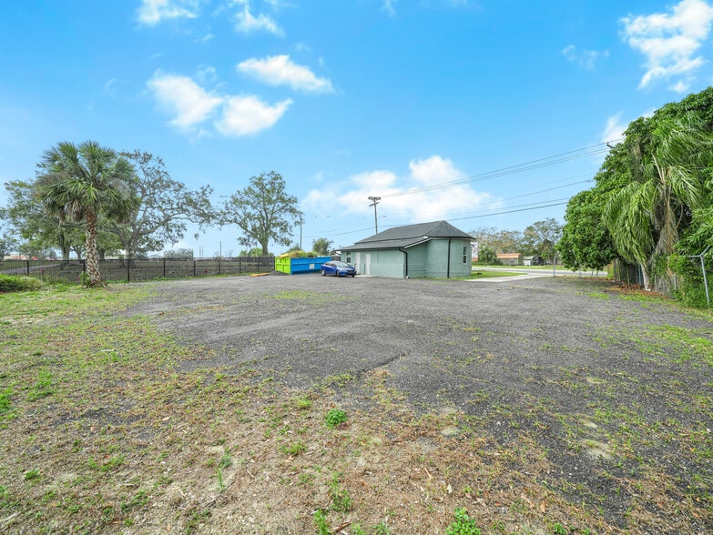 More Photos Of 2520 Lake Alfred Rd, Winter Haven Auto Dealership For Lease