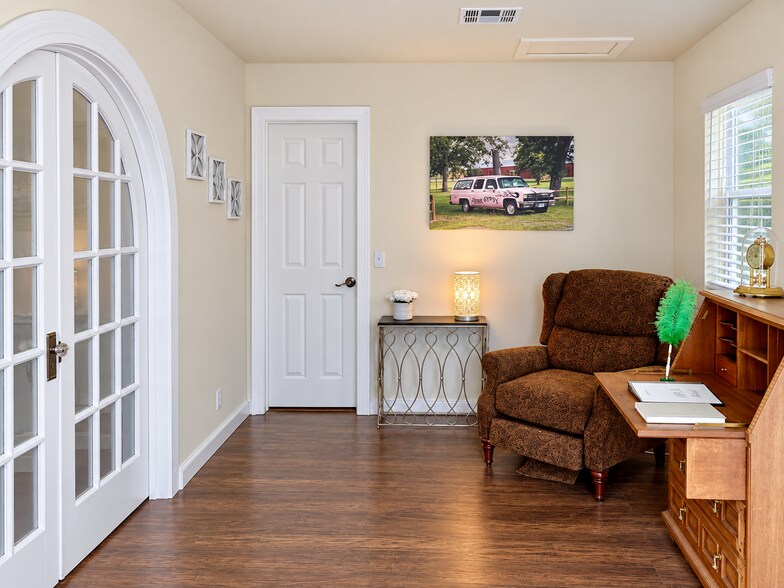 More Photos Of 112 US-290, Ledbetter Hospitality For Sale