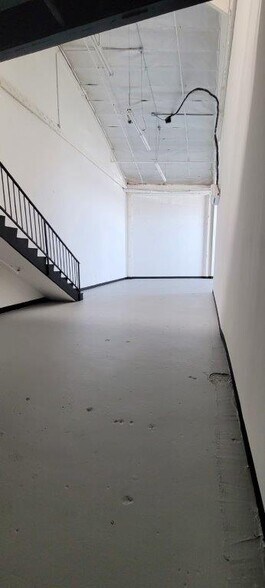 More Photos Of 2302 E 15th St, Los Angeles Industrial For Sale