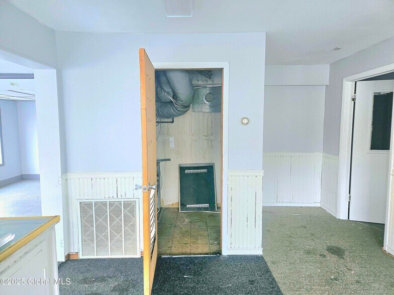 More Photos Of 1904 Broadway, Watervliet Auto Dealership For Sale