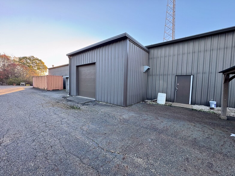 More Photos Of 3822 Victory Ave, Louisville Warehouse For Lease