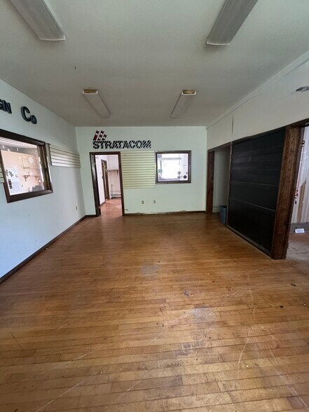 More Photos Of 400 Magnolia St, Beverly Warehouse For Sale