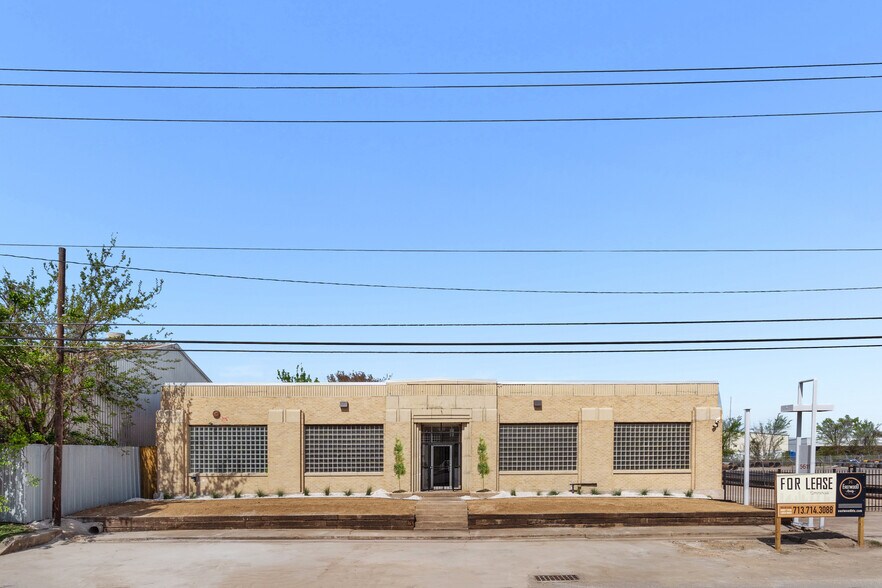 More Photos Of 5611 Clinton Dr, Houston Warehouse For Lease