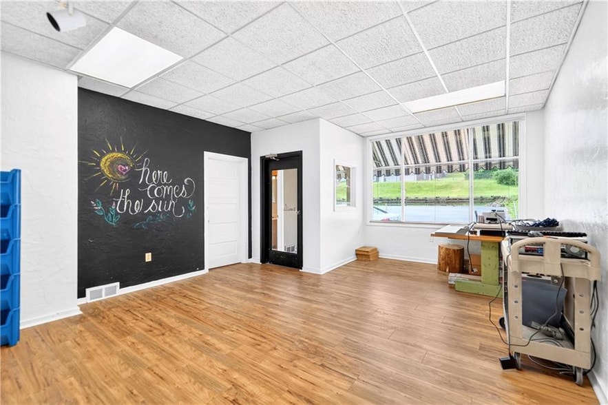 More Photos Of 453 Wall Ave, Wilmerding Office For Sale