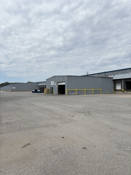 More Photos Of 1507 S Olive St, South Bend Warehouse For Lease