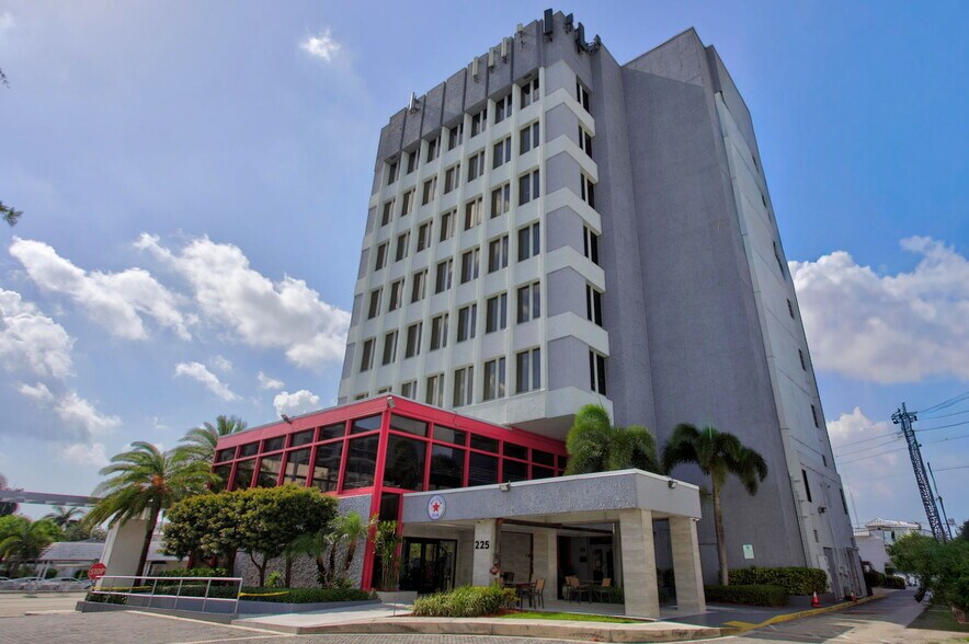 More Photos Of 225 N Federal Hwy, Pompano Beach Office For Lease