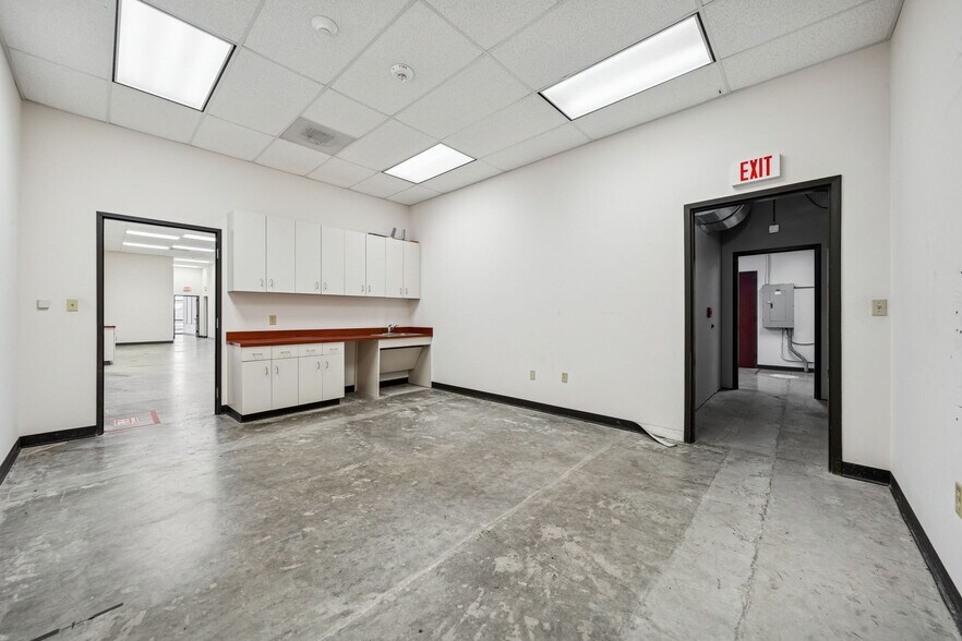 More Photos Of 111 Cooperative Way, Georgetown Flex For Lease