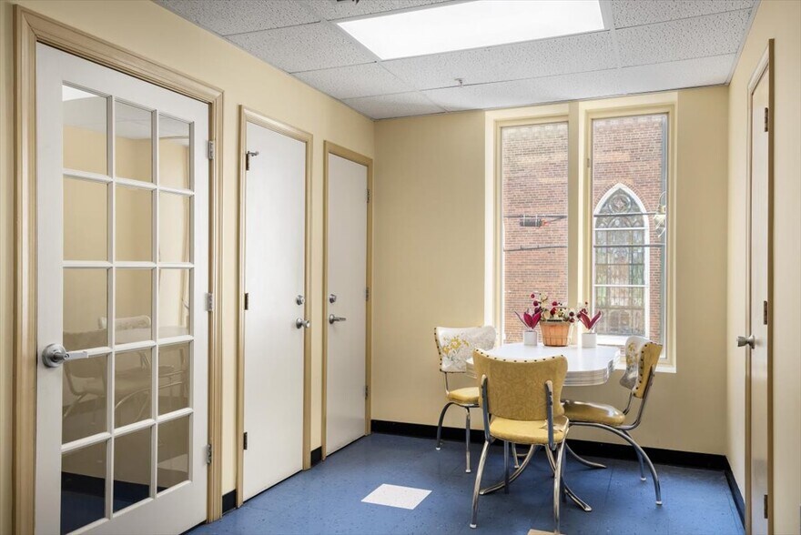 More Photos Of 9 N Loudoun St, Winchester Office For Sale