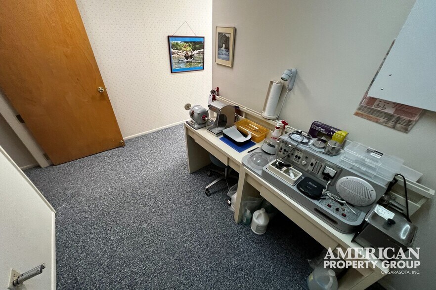 More Photos Of 101 San Marco Dr, Venice Medical For Sale