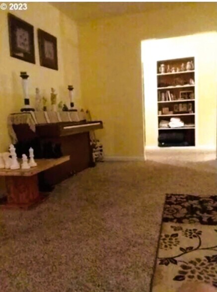 More Photos Of 295 S Broadway, Coos Bay Restaurant For Sale