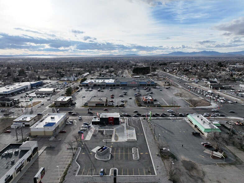 More Photos Of 5697 S 1900 W, Roy Freestanding For Lease