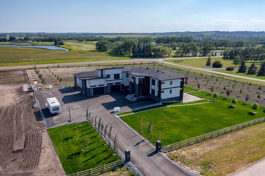 More Photos Of 48017 Harvest Ln E, Foothills Specialty For Sale