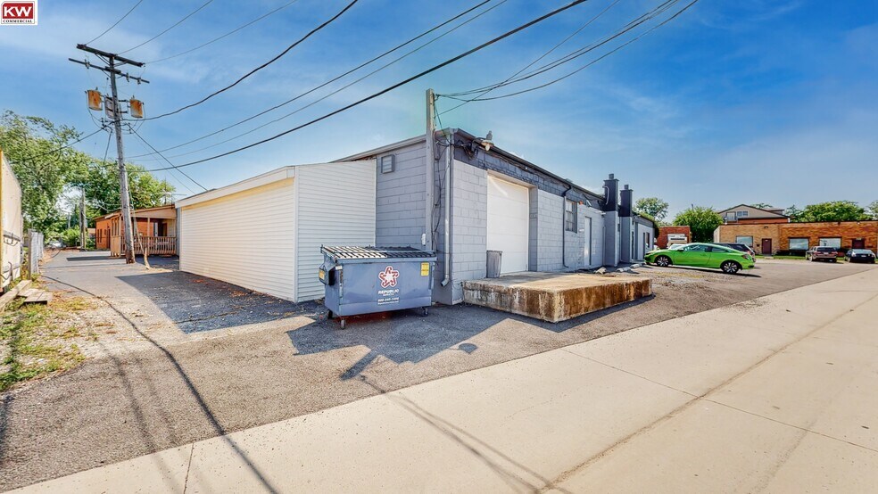 More Photos Of 707-717 N Iowa Ave, Villa Park Office For Sale