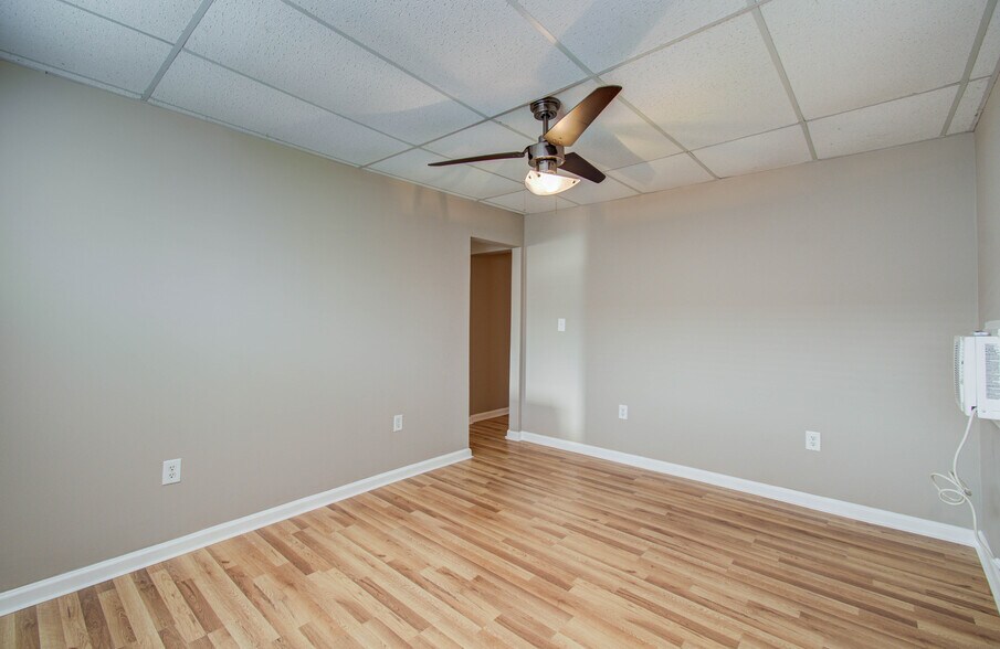 More Photos Of 5747 Northdale St, Houston Industrial For Lease