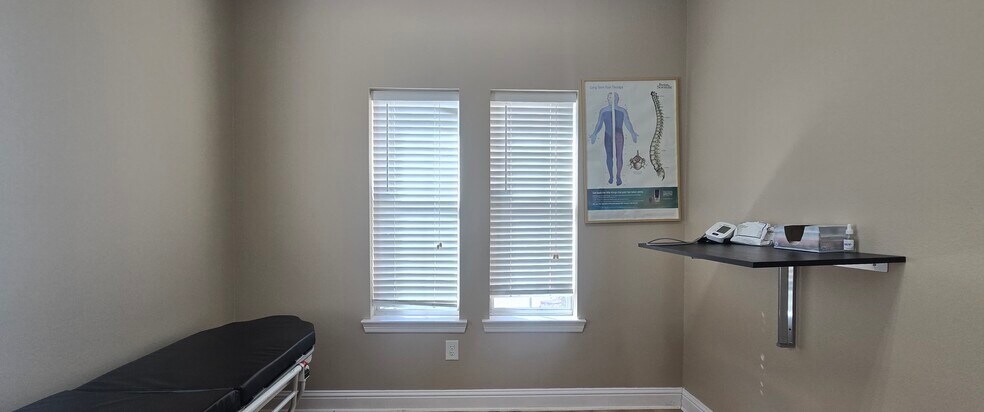 More Photos Of 1205 Bent Oaks Ct, Denton Office For Sale