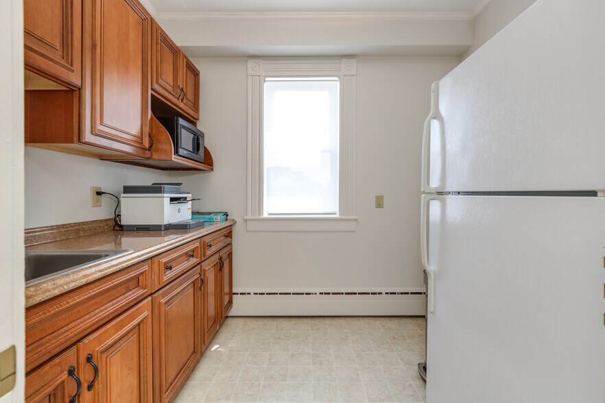 More Photos Of 84 Bay St, Manchester Office Residential For Lease