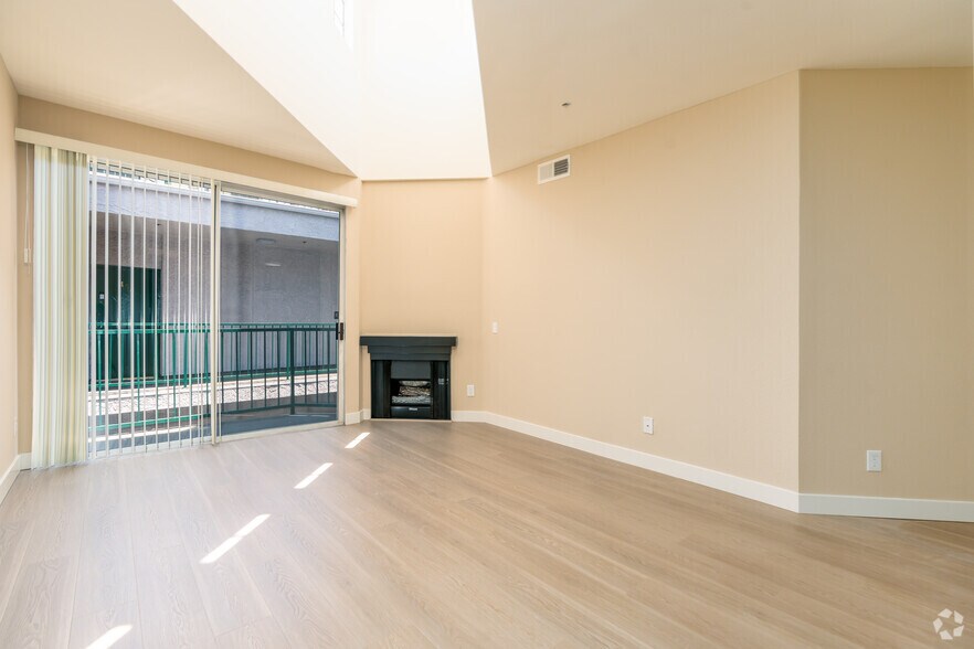 More Photos Of 10621 Valley Spring Ln, North Hollywood Apartments For Sale