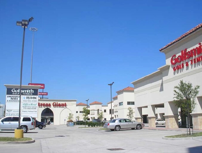 More Photos Of 3005-3115 W Loop 610, Houston Unknown For Lease