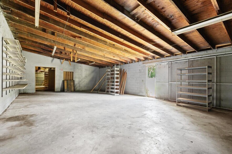 More Photos Of 15928 County Road 108, Hilliard Service For Sale