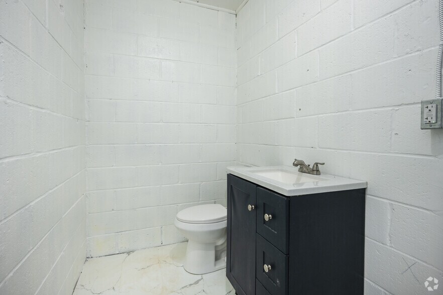 More Photos Of 860 W Main St, Spartanburg Flex For Sale