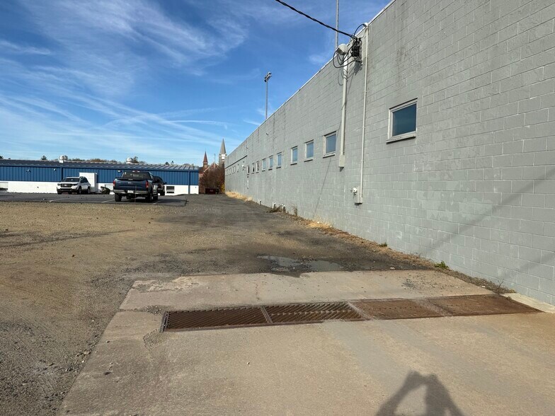 More Photos Of 154 N Cedar St, Hazleton Manufacturing For Sale