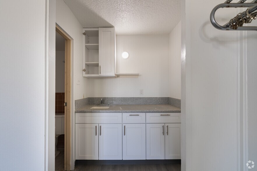 More Photos Of 2700 White Ln, Bakersfield Apartments For Sale