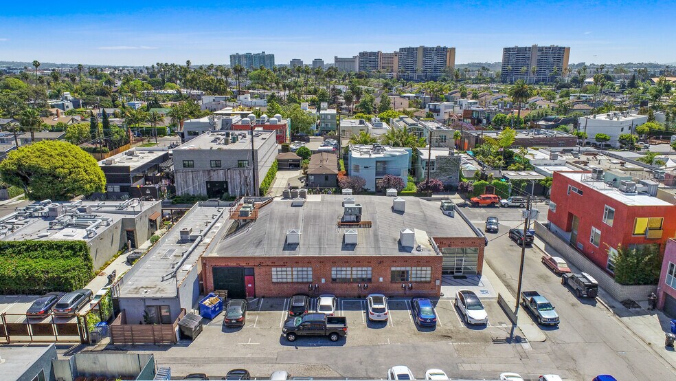 More Photos Of 523 Victoria Ave, Venice Loft Creative Space For Lease