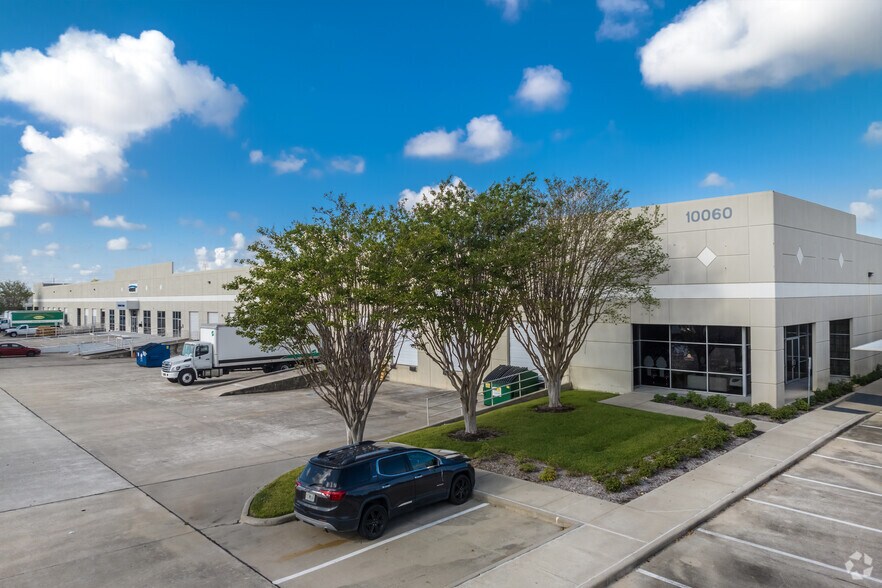 More Photos Of 10010 W Sam Houston Pky S, Houston Unknown For Lease