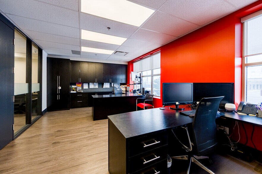 More Photos Of 7015 Tranmere Dr, Mississauga Warehouse For Sale