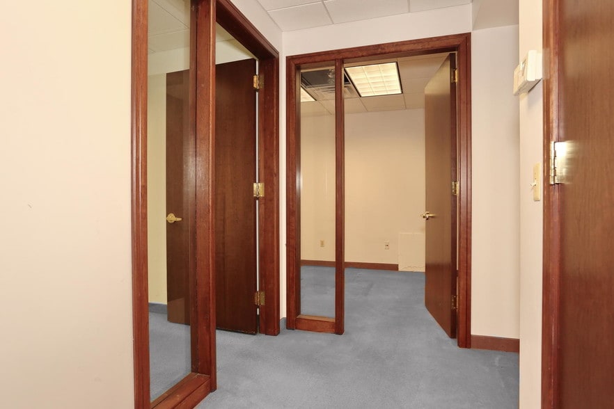 More Photos Of 58 Ware Rd, Upper Saddle River Flex For Lease
