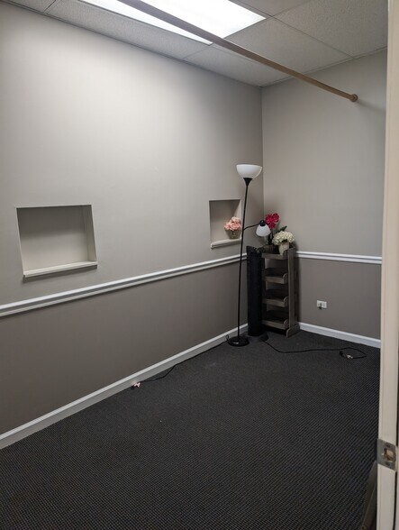 More Photos Of 2111 S Beretania St, Honolulu Storefront Retail Office For Lease