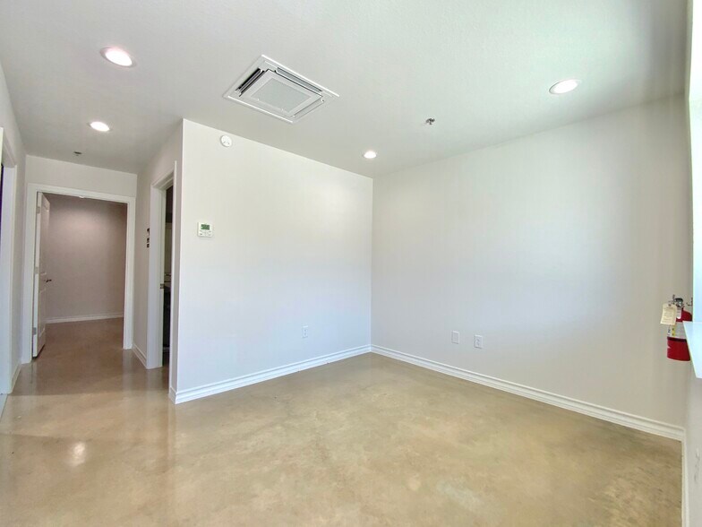 More Photos Of 1304 Leander Dr, Leander Industrial For Lease