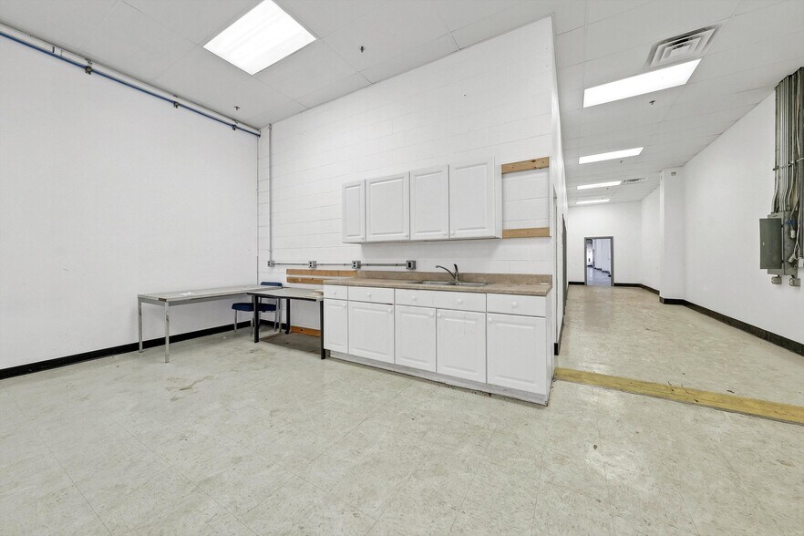 More Photos Of 90-98 Boices Ln, Kingston Warehouse For Sale