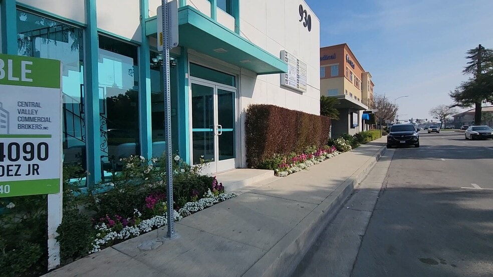 Primary Photo Of 930 Truxtun Ave, Bakersfield Office For Lease