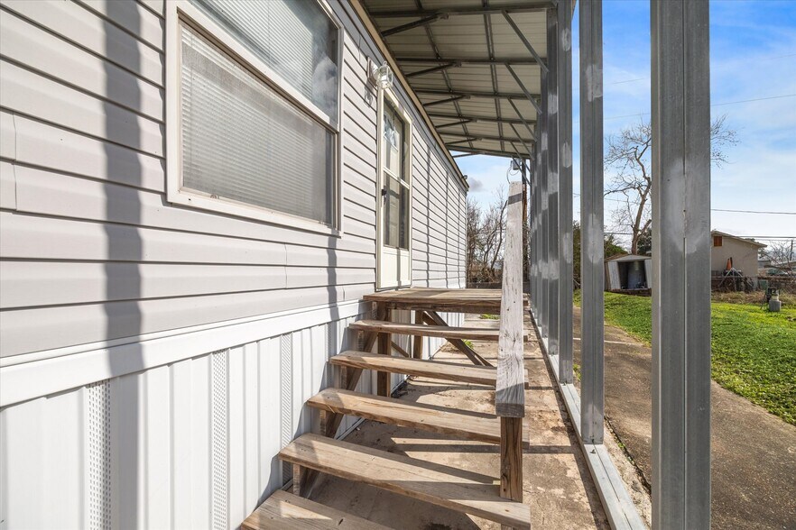 More Photos Of 3733 Rest Home Rd, Pearland Flex For Sale