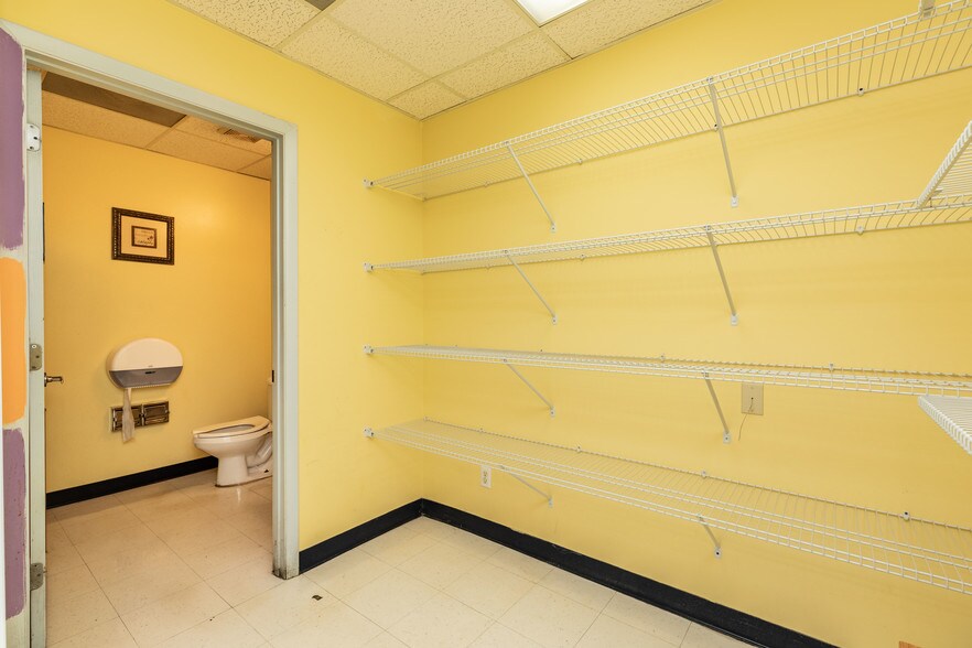 More Photos Of 8774 Perimeter Park Blvd, Jacksonville Medical For Sale