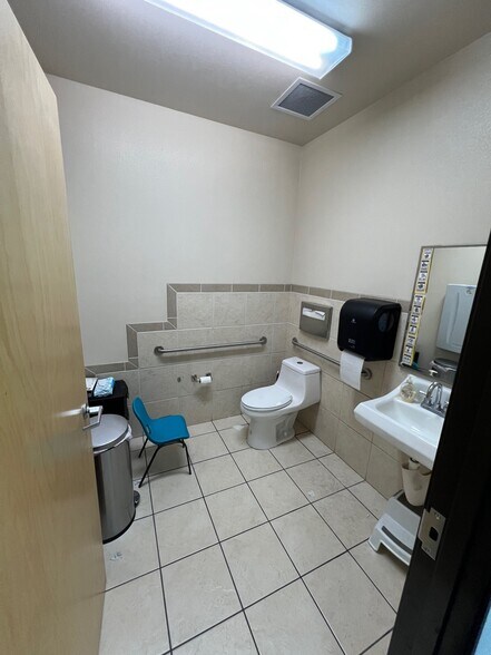 More Photos Of 5765 S Rainbow Blvd, Las Vegas Office For Lease