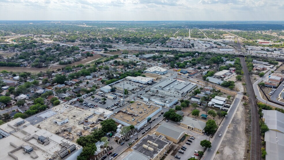 More Photos Of 130 E Zavalla, San Antonio Warehouse For Lease