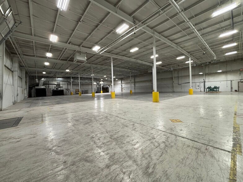 More Photos Of 118 Industrial Dr, Edgerton Warehouse For Sale