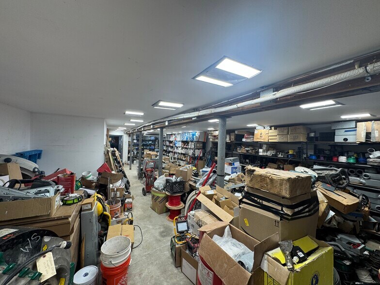 More Photos Of 174 Targee St, Staten Island Office For Lease