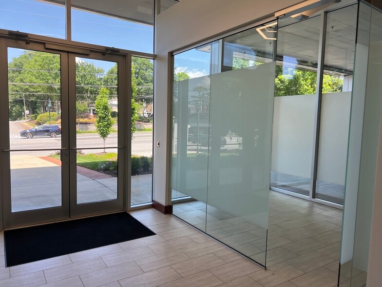 More Photos Of 5009 Roswell Rd, Atlanta Medical For Lease