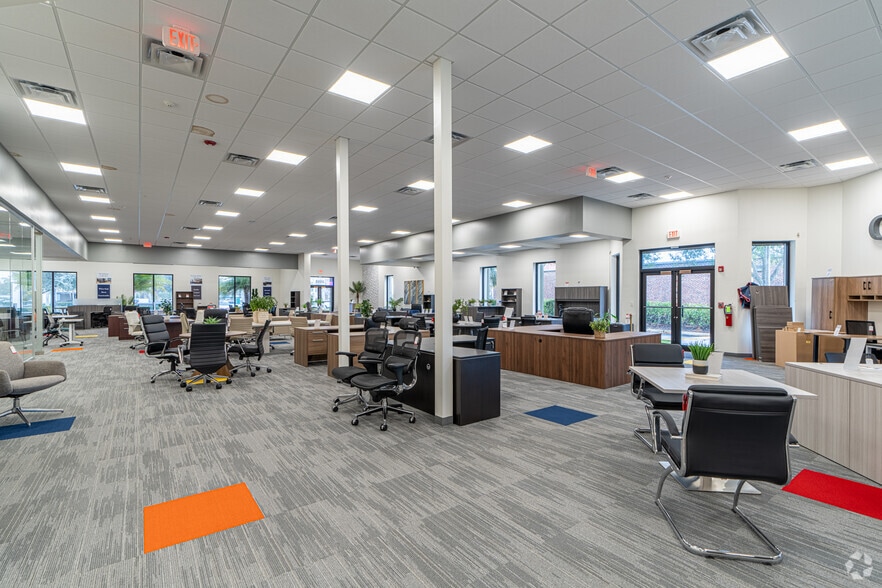 More Photos Of 2055 Palm Beach Lakes Blvd, West Palm Beach Storefront For Sale