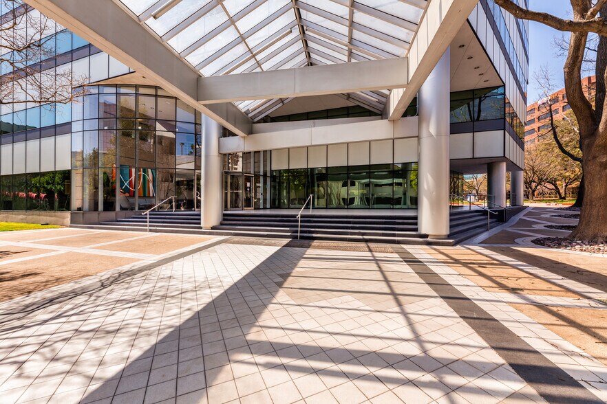 More Photos Of 14850 Quorum Dr, Dallas Office For Lease