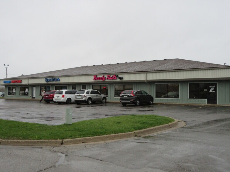 More Photos Of 380 Oaks Xing, Plainwell Freestanding For Lease