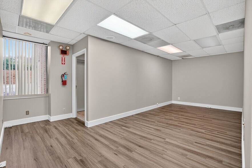 More Photos Of 2050 Old Bridge Rd, Woodbridge Medical For Sale