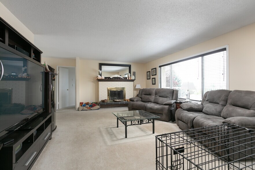 More Photos Of 1605 Garner Rd, Kelowna Specialty For Lease