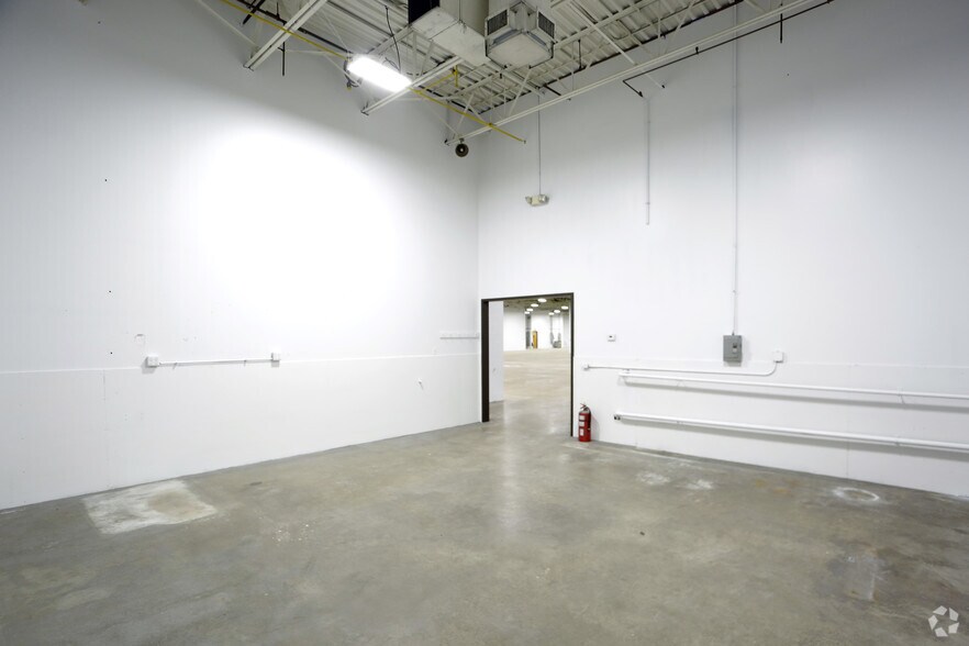 More Photos Of 18 Robert Bonazzoli Ave, Hudson Warehouse For Lease