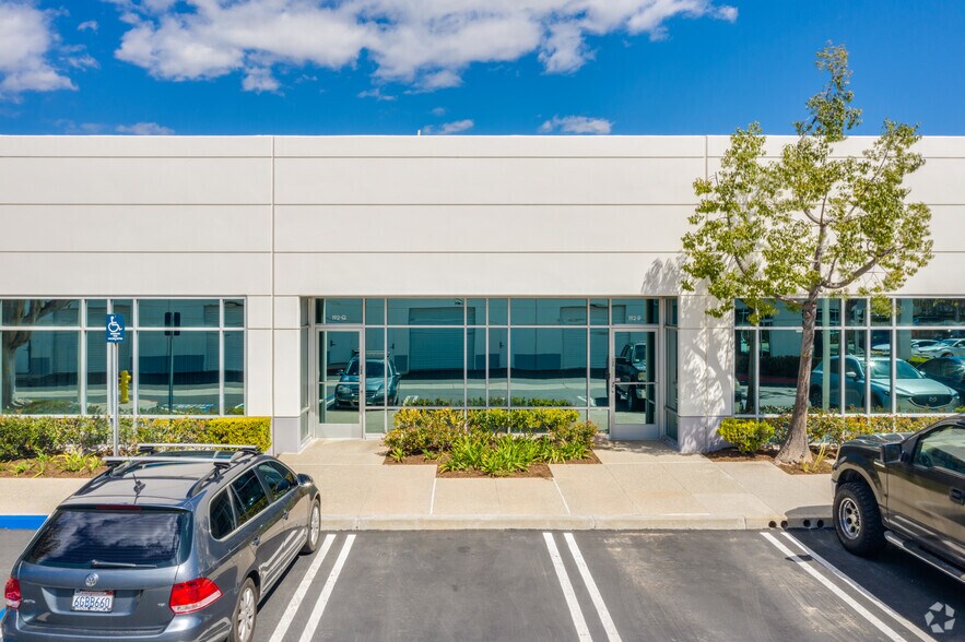 More Photos Of 192 Technology Dr, Irvine Light Distribution For Lease