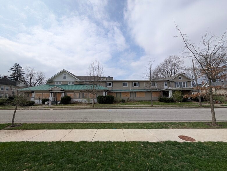 Primary Photo Of 2430-2440 Bowser Ave, Fort Wayne Apartments For Sale